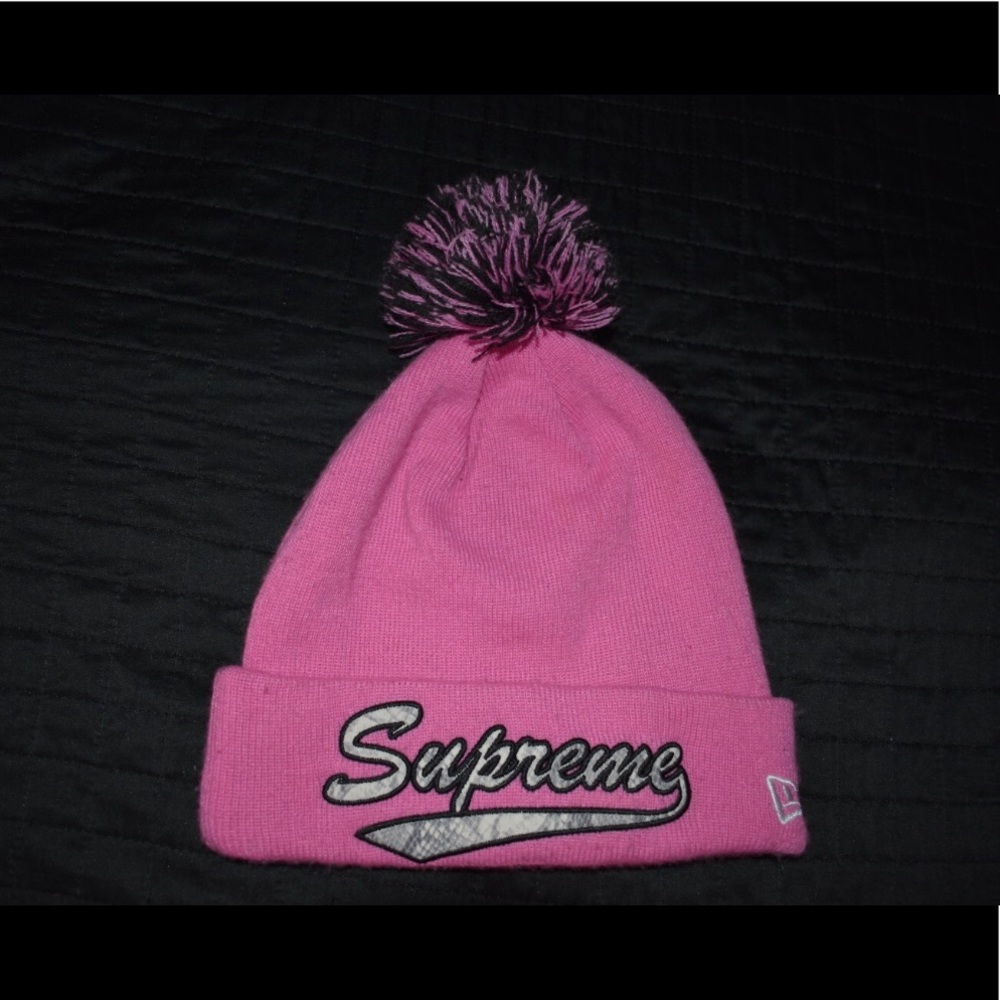 Supreme new era beanie